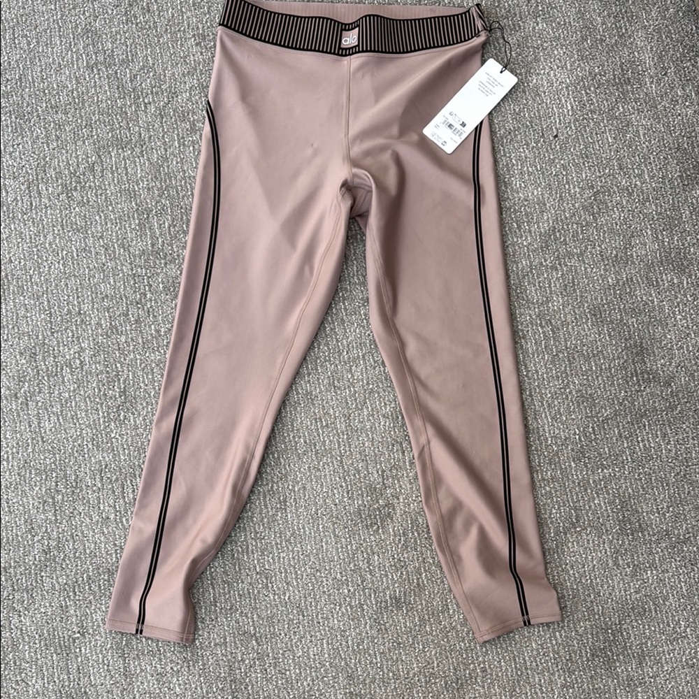 Brand new Alo Airlift 7/8 Size Large New With Tags